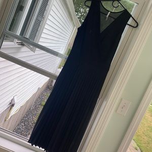 Black dress, great for a night or wedding